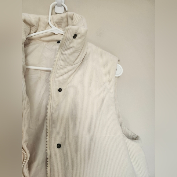 Beige Creme Corduroy Cropped Puffer Vest With Snap Buttons & Front Pockets Small - Picture 4 of 6
